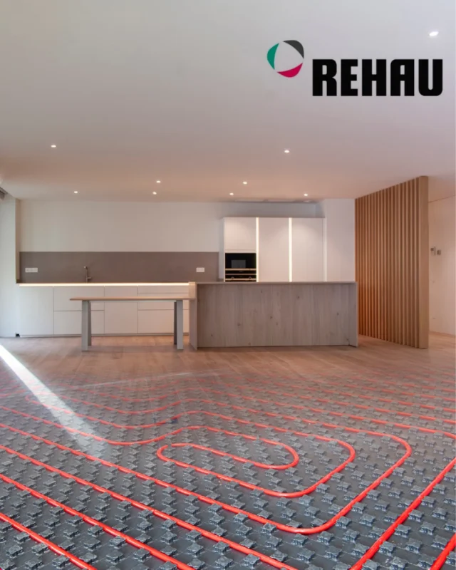 Hem instal·lat el terra radiant a l’edifici Luxury Emprivat amb els innovadors sistemes de calefacció i refrigeració per superfícies radiants de @rehau.interior_es Gràcies a aquesta tecnologia eficient, segura i d’alta qualitat, aconseguim una distribució uniforme de calor o fred a cada espai de la casa, creant zones de confort i estalviant energia. Oferim solucions òptimes tant per a rehabilitació com per a obra nova, amb sistemes versàtils en humit o en sec, ideals per a pisos, cases unifamiliars, oficines, instal·lacions esportives, i molt més.
